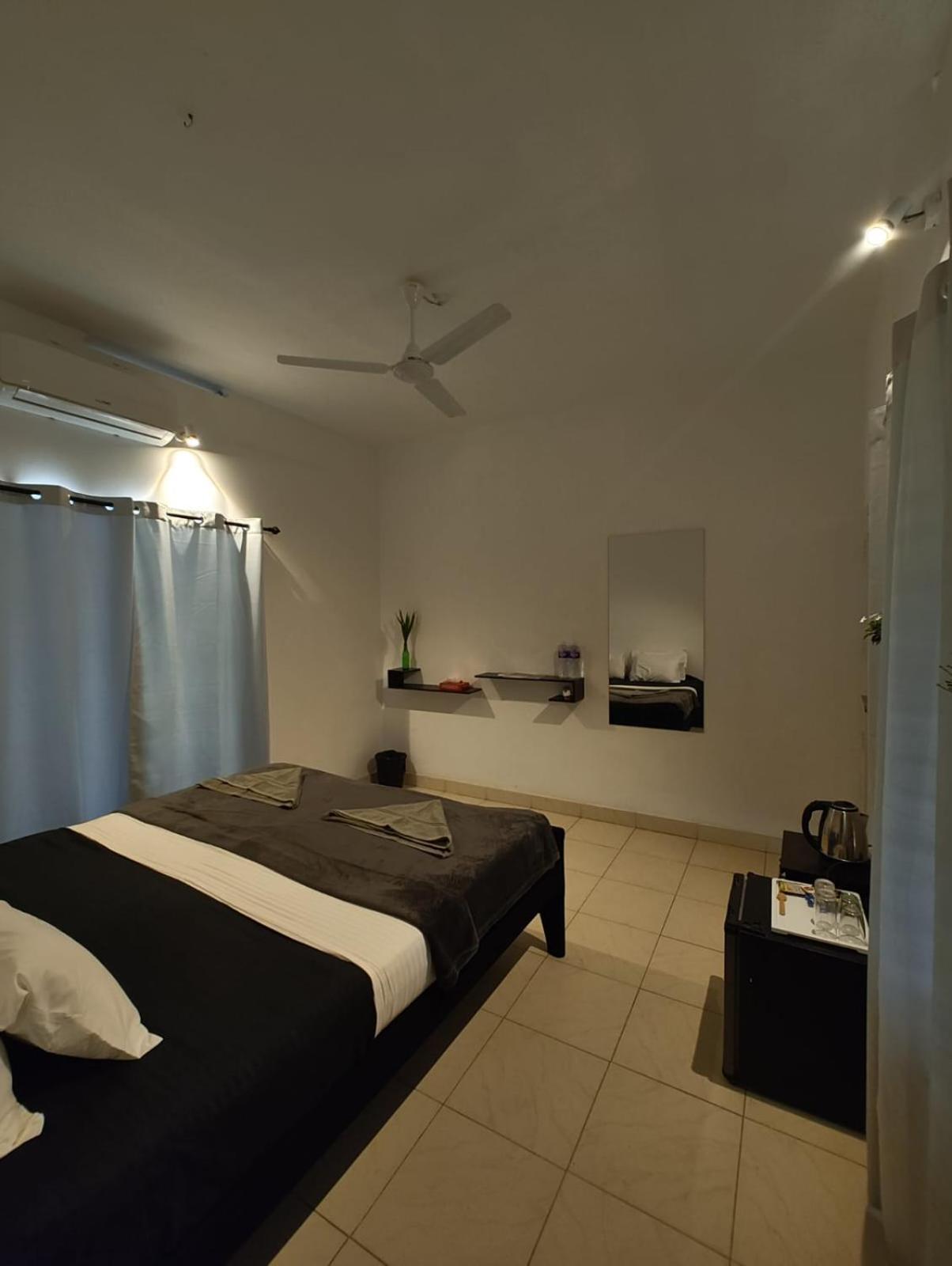 Satta Beach Deluxe فاركَالا الغرفة الصورة